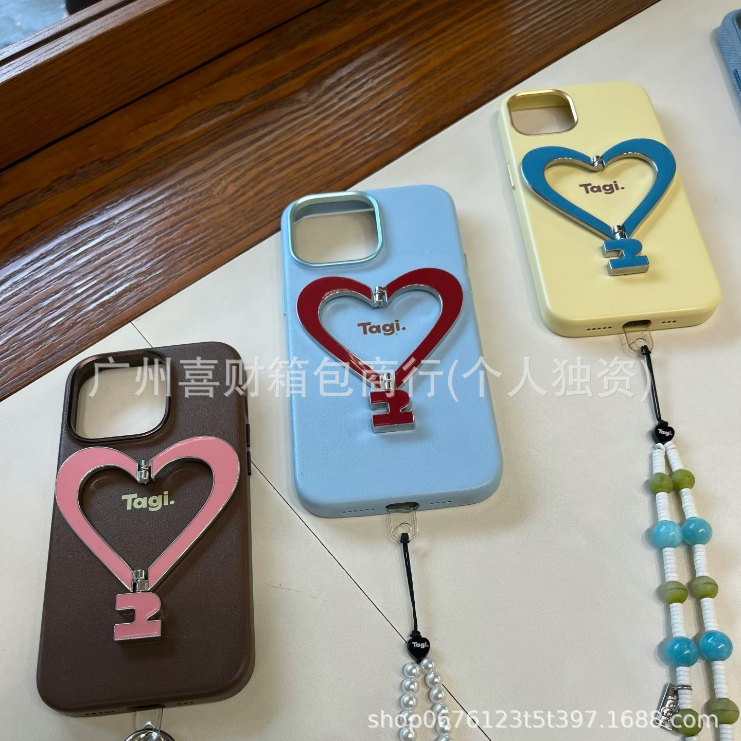 Tagi.《讓人開心》金屬支架皮質愛心手機殼iPhone16promax防指紋 1